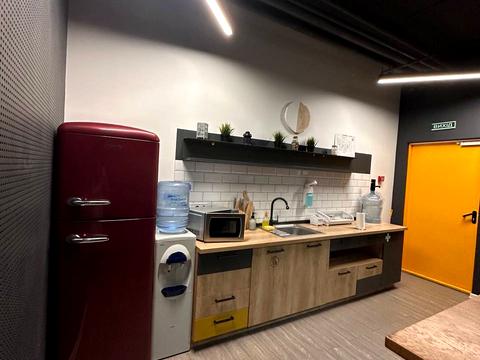 комерційна за адресою Наукова вул., 7