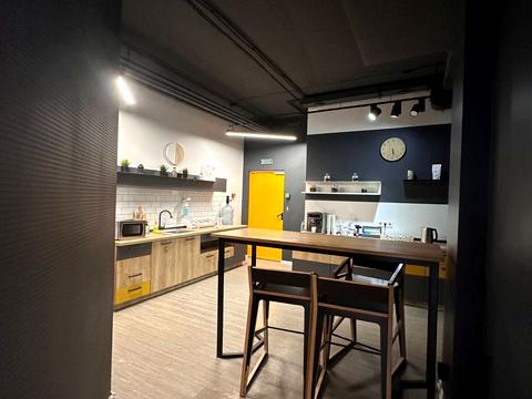 комерційна за адресою Наукова вул., 7