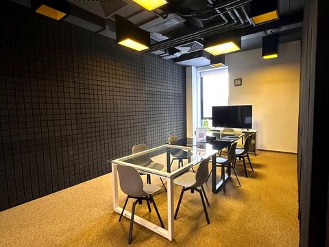 комерційна за адресою Наукова вул., 7