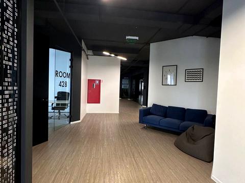 комерційна за адресою Наукова вул., 7