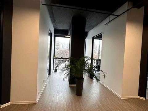 комерційна за адресою Наукова вул., 7