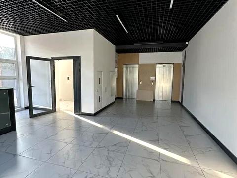 комерційна за адресою Щирецька вул., 36