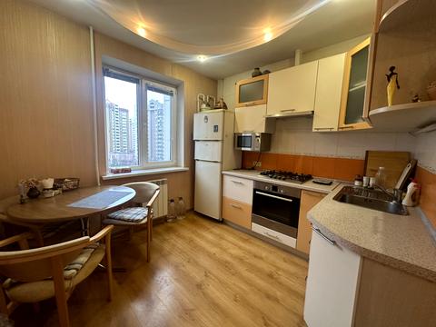 квартира за адресою Лариси Руденко вул., 15/14