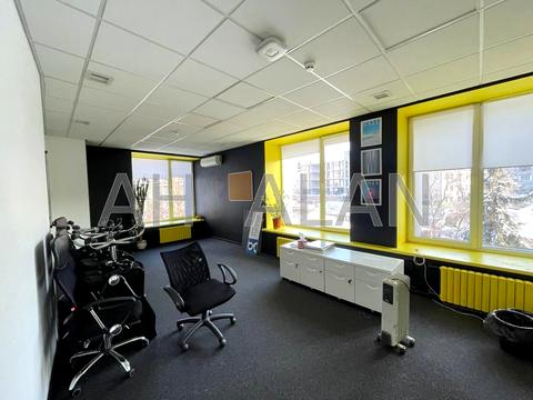 комерційна за адресою Болсуновська вул. (Сергія Струтинського), 8