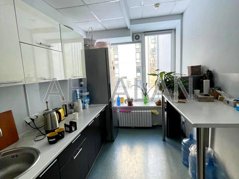 комерційна за адресою Болсуновська вул. (Сергія Струтинського), 8