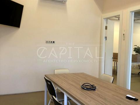 комерційна за адресою Ярославська вул., 56