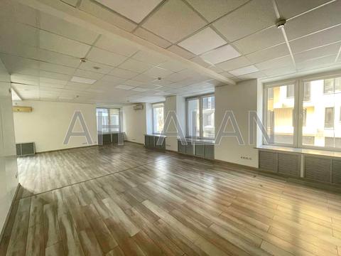 комерційна за адресою Болсуновська вул. (Сергія Струтинського), 8