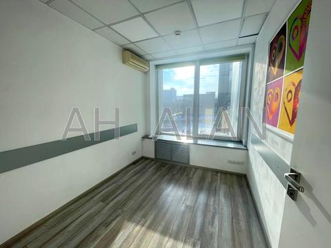 комерційна за адресою Болсуновська вул. (Сергія Струтинського), 8