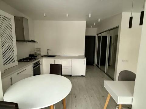 квартира за адресою Левка Лук'яненка вул. (Василя Жуковського), 16, 18, 20, 24