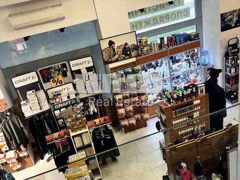 комерційна за адресою Перемоги вул., 18