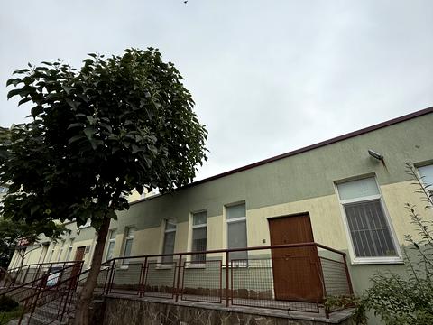 комерційна за адресою Малоголосківська вул., 8д