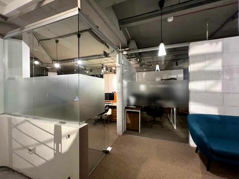 комерційна за адресою Вадима Гетьмана вул., 6