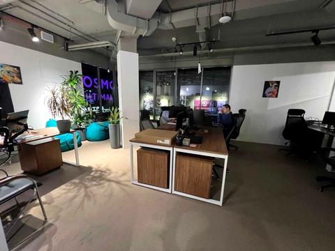 комерційна за адресою Вадима Гетьмана вул., 6