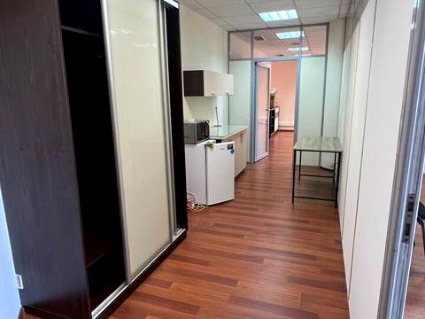 комерційна за адресою Саксаганського вул., 120