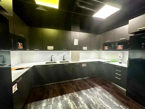 комерційна за адресою Вадима Гетьмана вул., 6