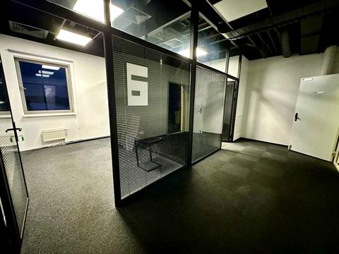 комерційна за адресою Вадима Гетьмана вул., 6