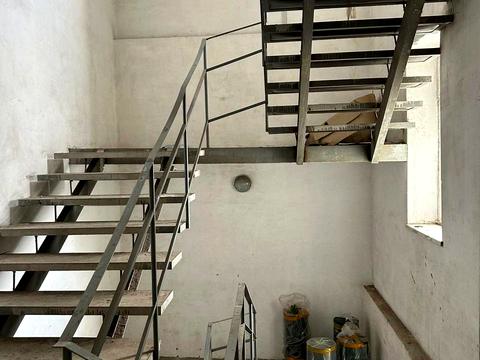 комерційна за адресою Б.Хмельницького, 45