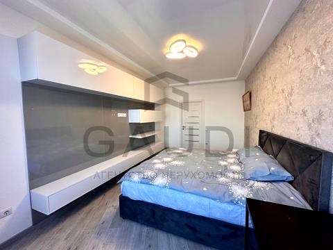 квартира за адресою Літературна вул., 8