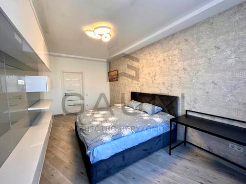 квартира за адресою Літературна вул., 8