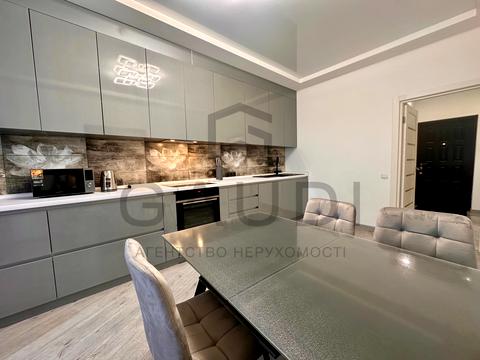 квартира за адресою Літературна вул., 8