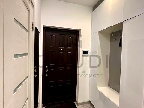 квартира за адресою Літературна вул., 8