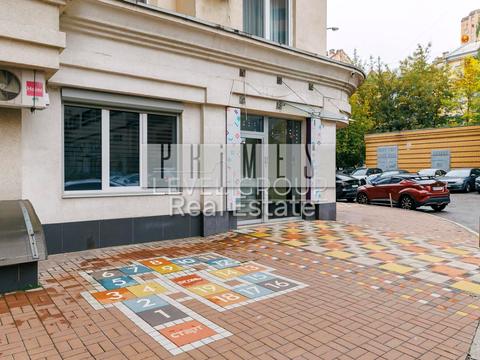 комерційна за адресою Київ, Дмитрівська вул., 82