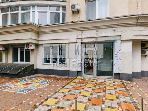 комерційна за адресою Київ, Дмитрівська вул., 82