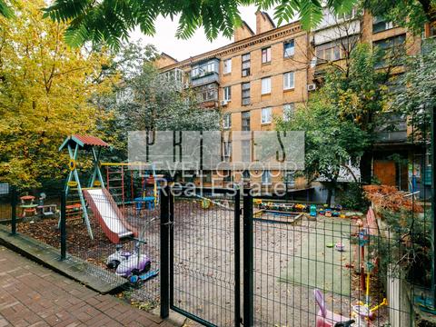 комерційна за адресою Київ, Дмитрівська вул., 82
