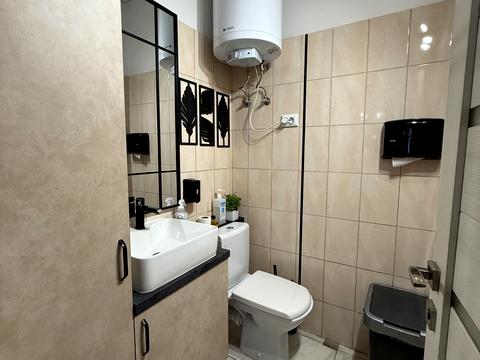 коммерческая по адресу Перемоги ул., 8/4