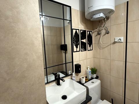 коммерческая по адресу Перемоги ул., 8/4