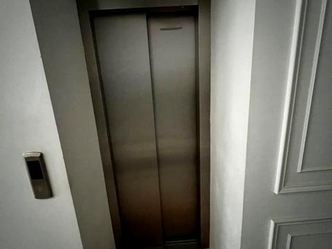 комерційна за адресою Київ, Кам'янська вул. (Дніпродзержинська), 77