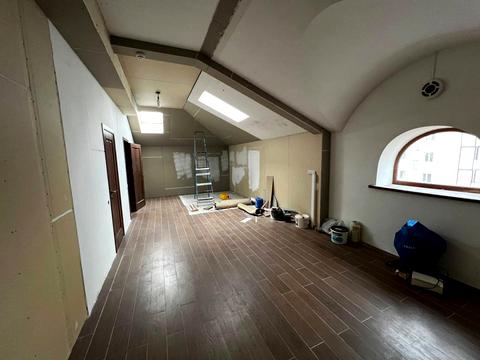 комерційна за адресою Київ, Кам'янська вул. (Дніпродзержинська), 77