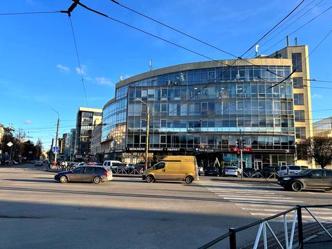 комерційна за адресою Зарічанська вул., 3/1