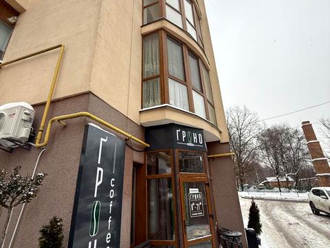 комерційна за адресою Перемоги вул., 8/4