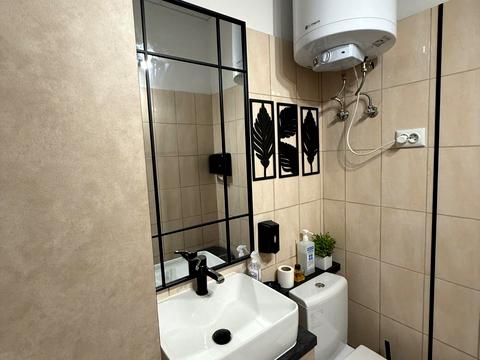 комерційна за адресою Перемоги вул., 8/4