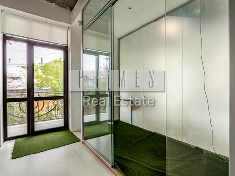 комерційна за адресою Воздвиженська вул., 51