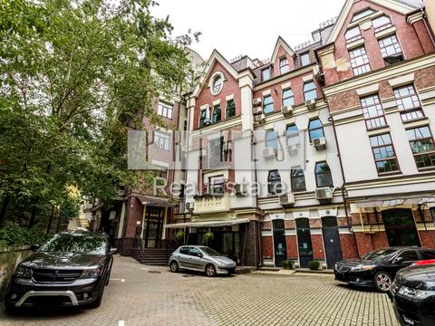 комерційна за адресою Воздвиженська вул., 51