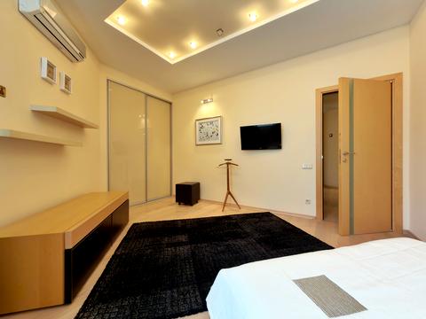 квартира по адресу Александра Олеся ул., 25д