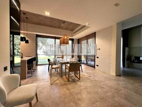 будинок за адресою Набережна вул.