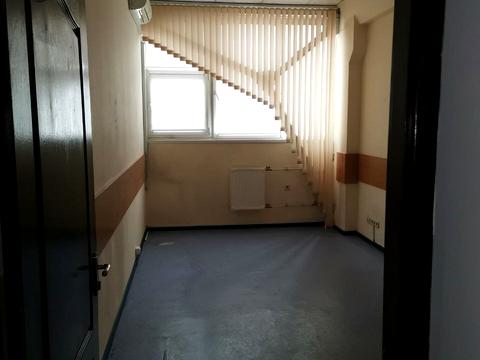 комерційна за адресою Польова вул., 24