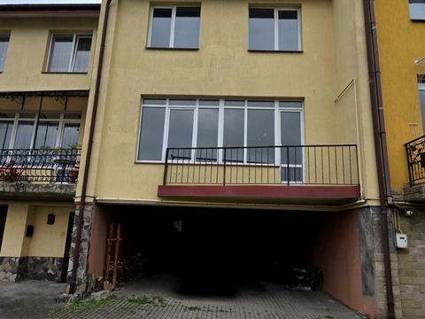 будинок за адресою Дмитра Яворницького вул., 8