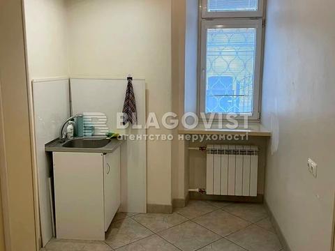 комерційна за адресою Крутий узвіз, 5