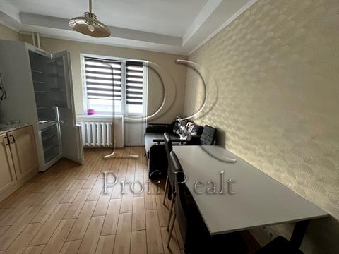 квартира за адресою Лариси Руденко вул., 21