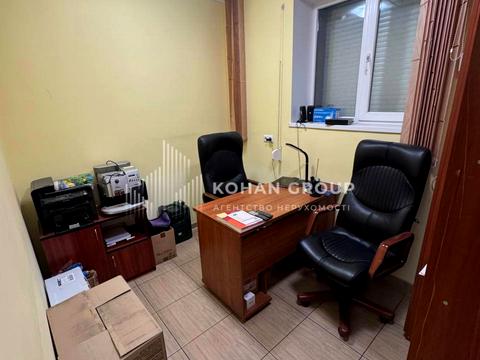 комерційна за адресою Степана Бандери вул., 40/1