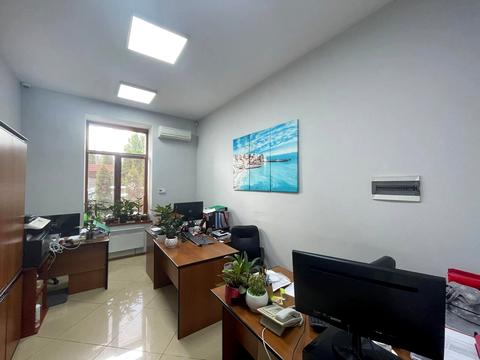 комерційна за адресою Жилянська вул., 97