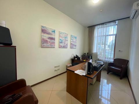 комерційна за адресою Жилянська вул., 97