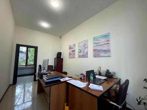 комерційна за адресою Жилянська вул., 97