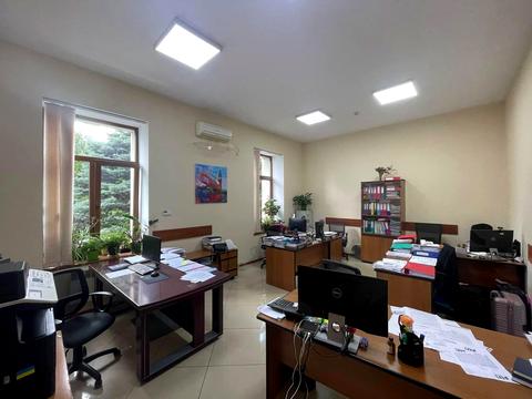 комерційна за адресою Жилянська вул., 97