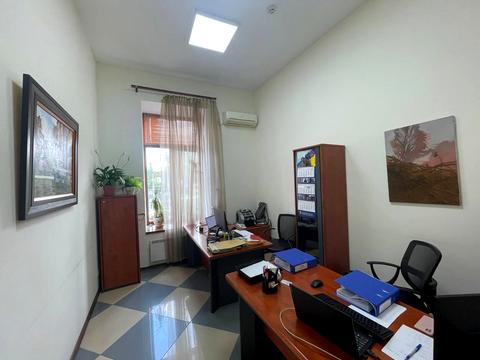 комерційна за адресою Жилянська вул., 97