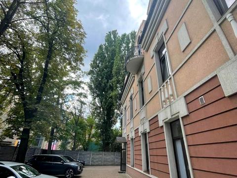 комерційна за адресою Жилянська вул., 97